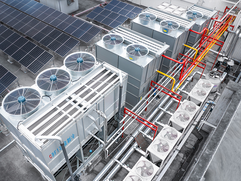 Пластинчатая ледогенераторная установка, используемая в процессе охлаждения при производстве сливок